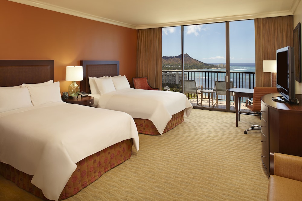 Hilton Hawaiian Village Waikiki Beach Resort, Honolulu Room Prices & Reviews Travelocity