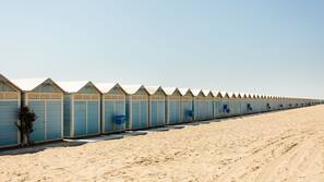 Una spiaggia nelle vicinanze
