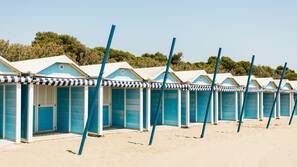 Una spiaggia nelle vicinanze
