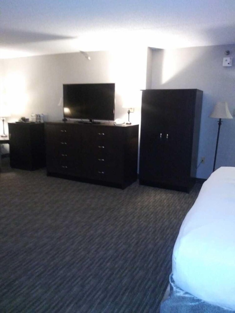 DoubleTree by Hilton Detroit - Dearborn