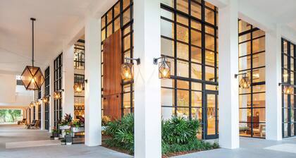 Baker's Cay Resort Key Largo, Curio Collection by Hilton