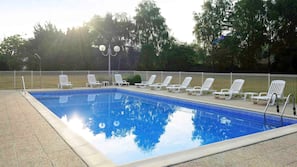 Piscine extérieure (ouverte en saison)