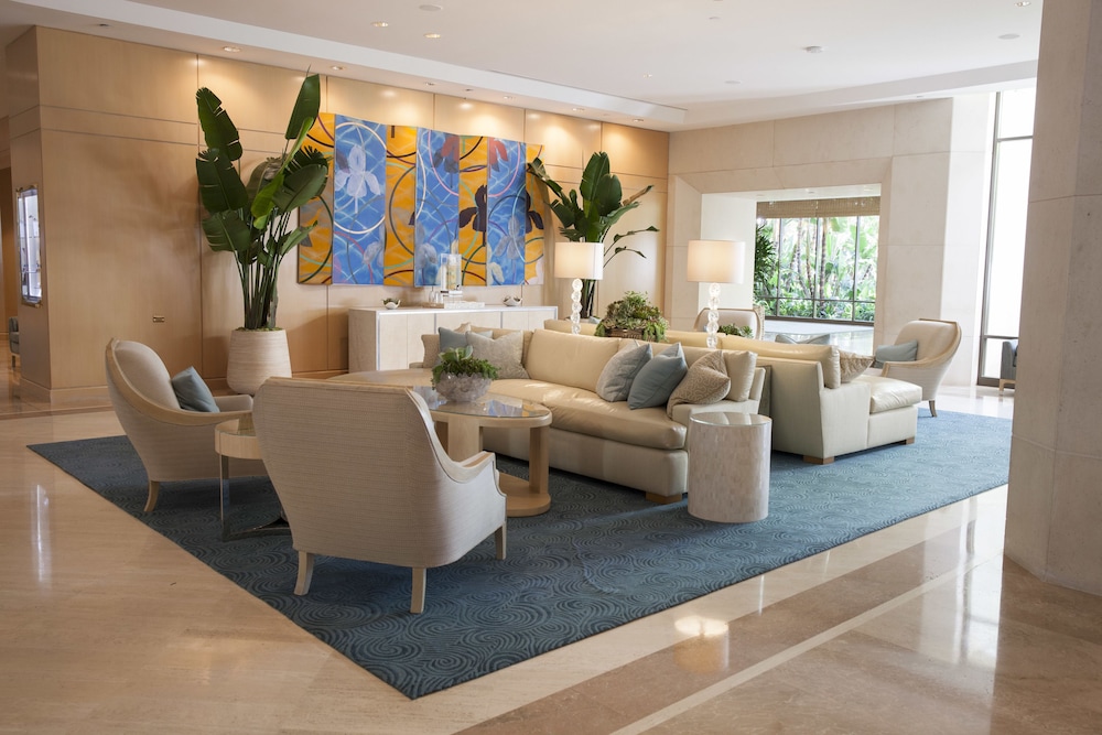 Lobby sitting area, Fashion Island Hotel Newport Beach