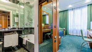 hotel brunelleschi milan drapes blackout minibar desk safe