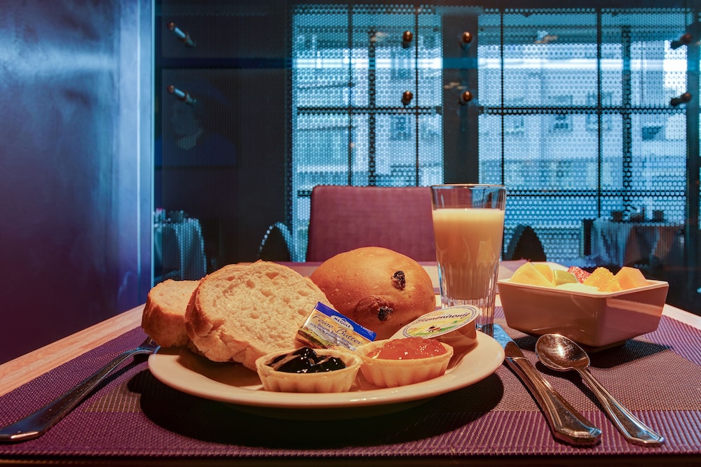 Premier Inn Koln City Centre In Cologne Hotel Rates Reviews On Orbitz