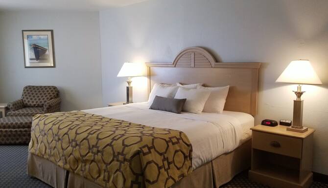 Baymont By Wyndham Manitowoc Lakefront In Sheboygan Wi Expedia