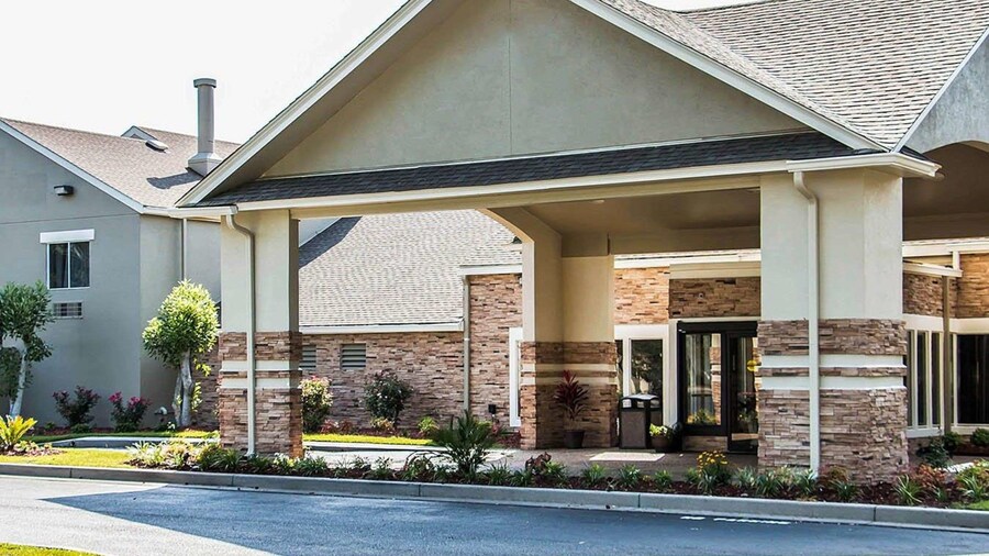 Clarion Inn & Suites Savannah Midtown