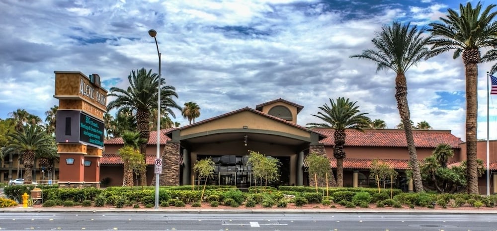 Alexis Park All Suite Resort in Las Vegas, NV | Expedia