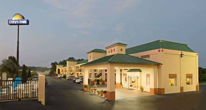 Days Inn by Wyndham Greenville