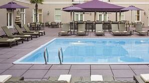 hyatt centric quarter french pool orleans loungers umbrellas pm open outdoor am