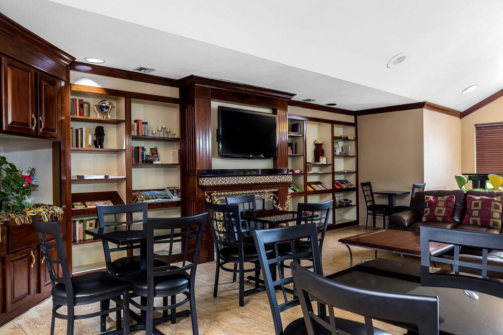 Quality Inn & Suites Columbia I70 in Columbia Best Rates & Deals on