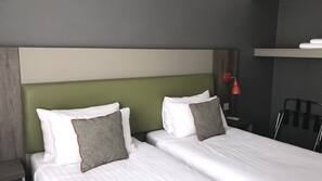 In-room safe, desk, iron/ironing board, linens