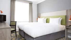 In-room safe, desk, iron/ironing board, linens