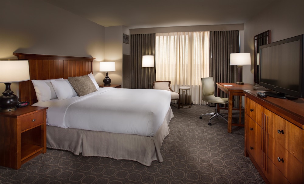 DoubleTree by Hilton Chicago - Oak Brook