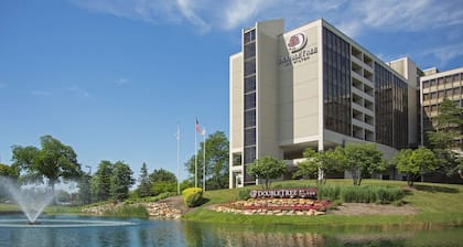 DoubleTree by Hilton Chicago - Oak Brook