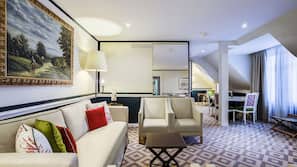 Premium bedding, in-room safe, desk, laptop workspace