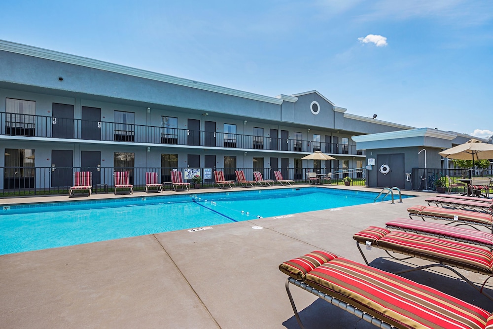 Quality Inn & Suites Greenville Haywood Mall in Greenville Best