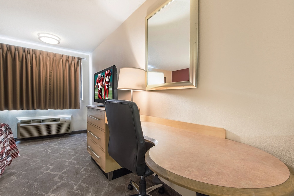 Red Roof Inn Seattle Airport Seatac In Seattle Hotel Rates Reviews On Orbitz