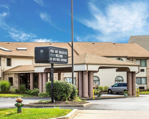 Hotels With Jacuzzi In Room Elyria Suites From 68 Quality Inn