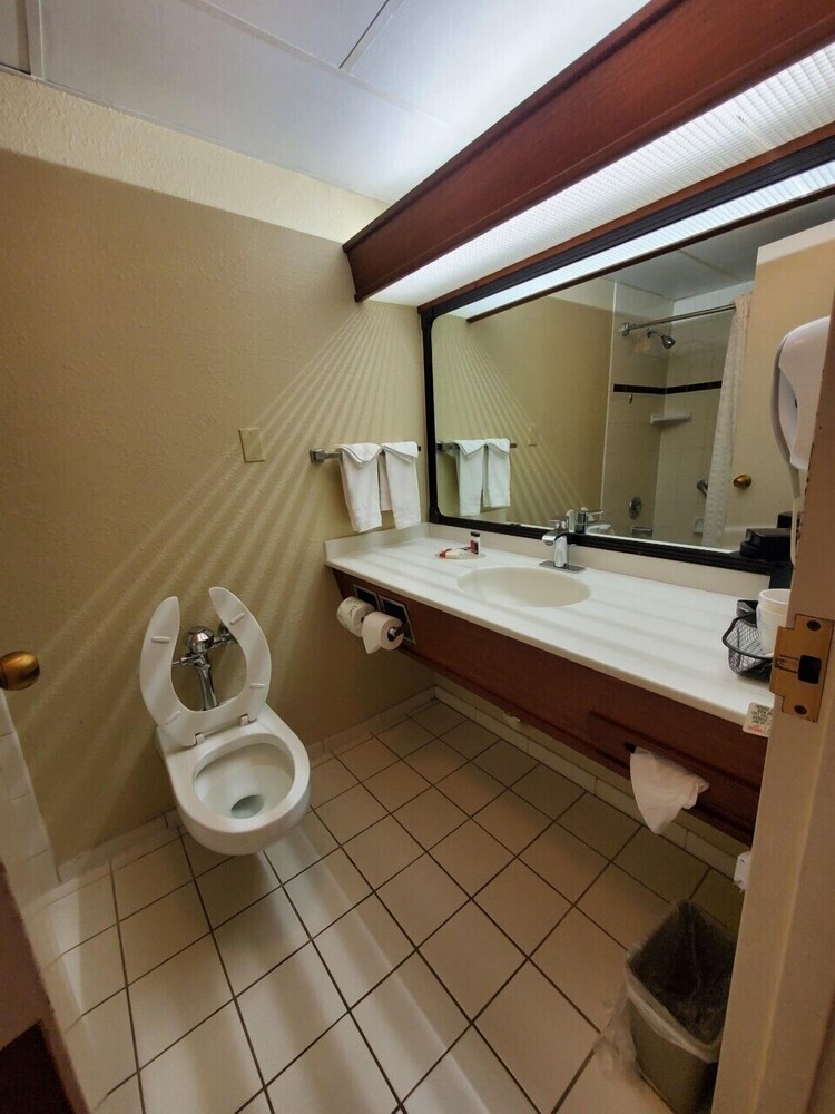 Bathroom, Ramada by Wyndham Downtown Spokane