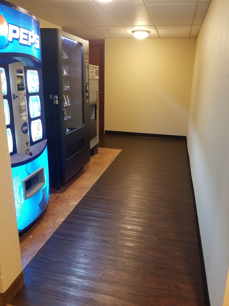 Vending machine, Ramada by Wyndham Downtown Spokane