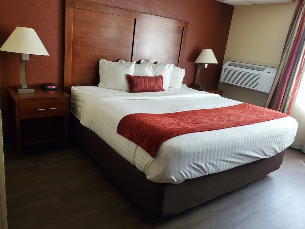 Room, Ramada by Wyndham Downtown Spokane