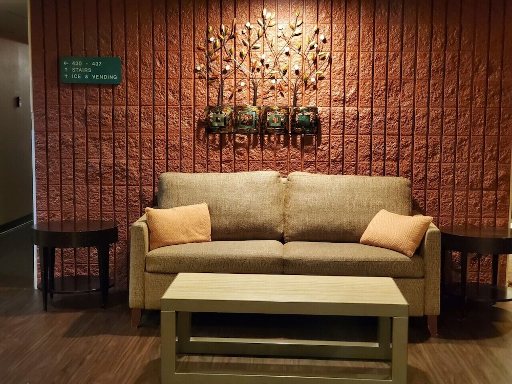 Lobby sitting area, Ramada by Wyndham Downtown Spokane