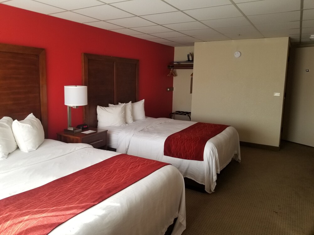 Room, Ramada by Wyndham Downtown Spokane