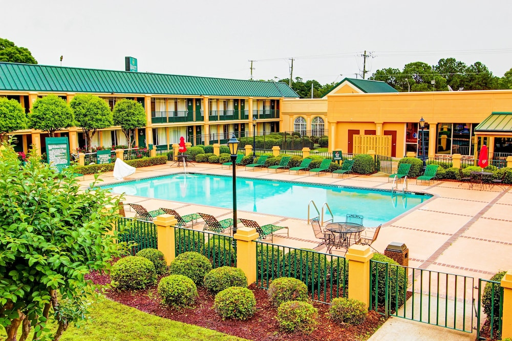 Quality Inn Richmond Hill In Richmond Hill Cheap Hotel Deals