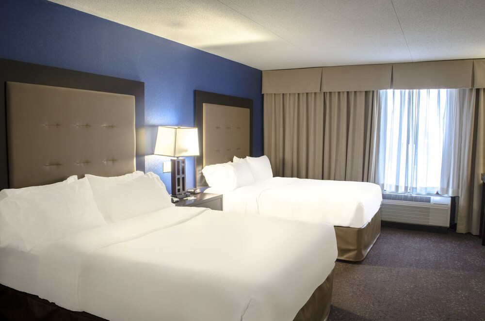 Holiday Inn Fargo, an IHG Hotel