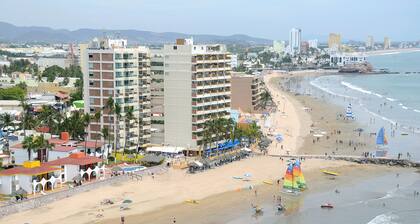 Las Flores Beach Resort