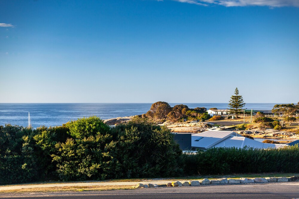 Beachfront At Bicheno