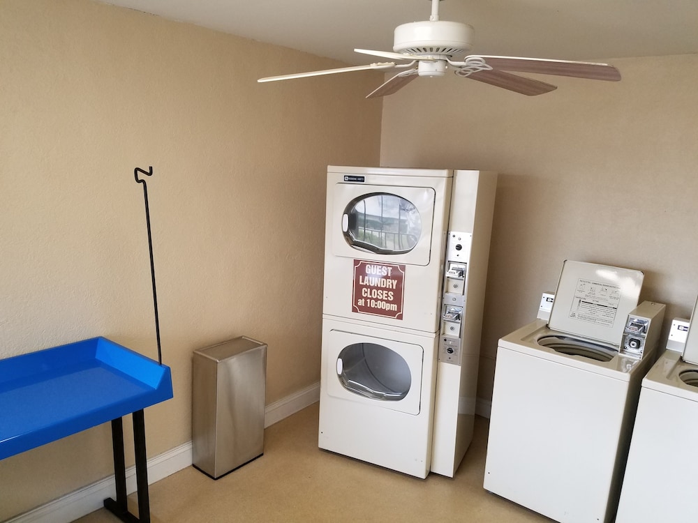 Laundry room, Best Western Winners Circle