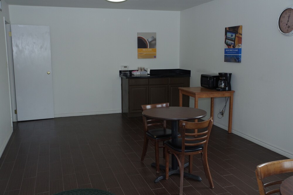 Motel 6 Giddings Tx In Brenham Hotel Rates Reviews On Orbitz