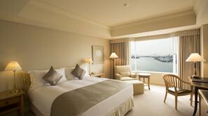 Minibar, in-room safe, desk, blackout drapes