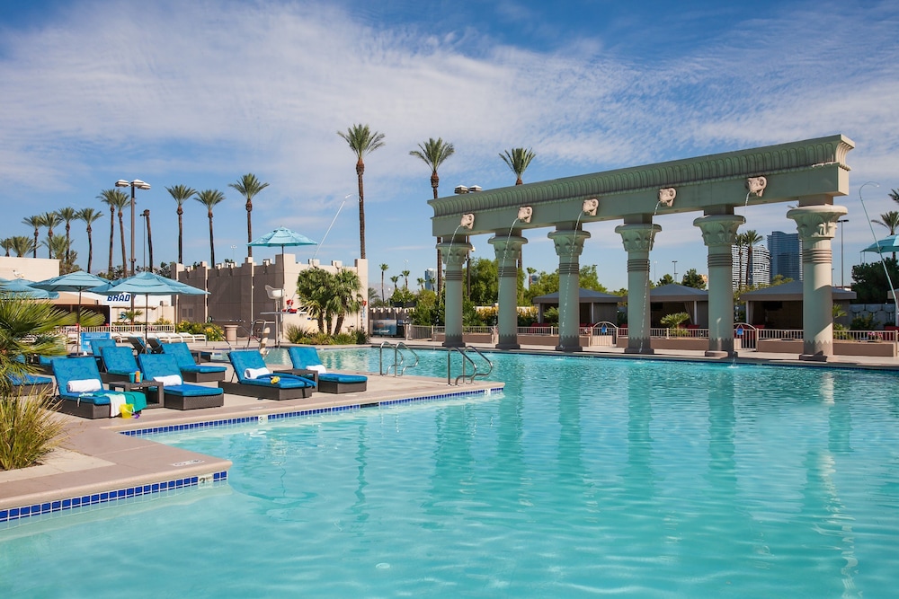 Indoor/outdoor pool, Luxor Hotel and Casino