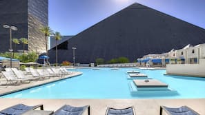 4 outdoor pools, open 9:00 AM to 6:00 PM, cabanas (surcharge)
