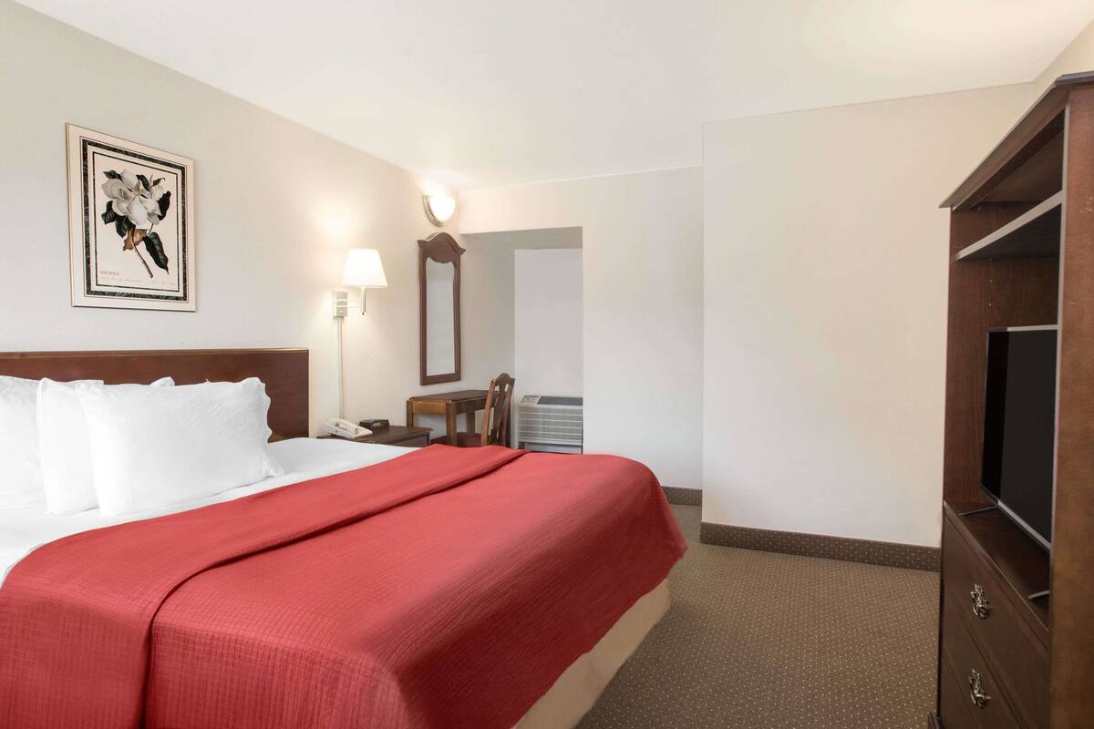 Travelodge By Wyndham Lafayette In Lafayette La Expedia