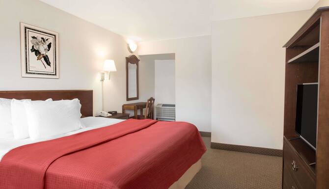 Travelodge By Wyndham Lafayette In Lafayette La Expedia