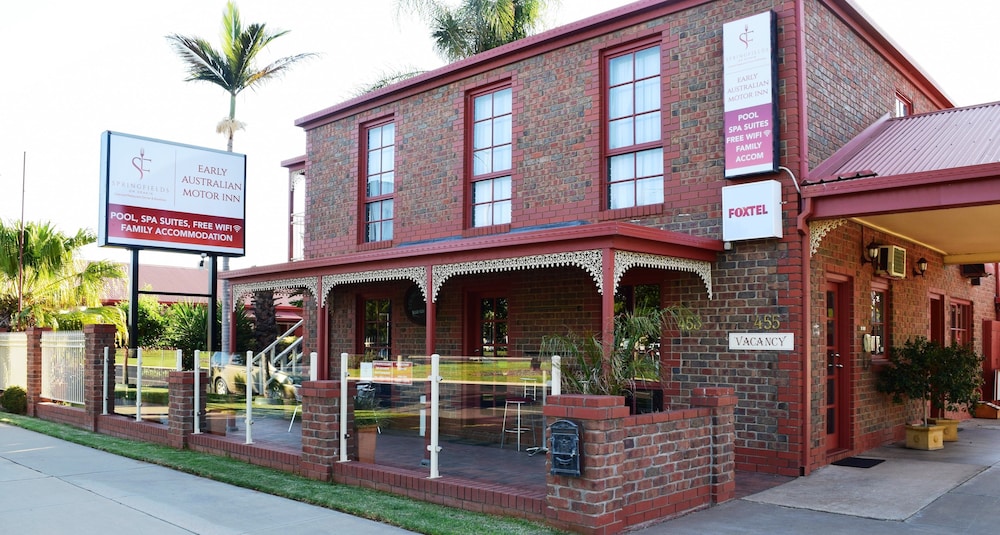 Front of property, Early Australian Motor Inn