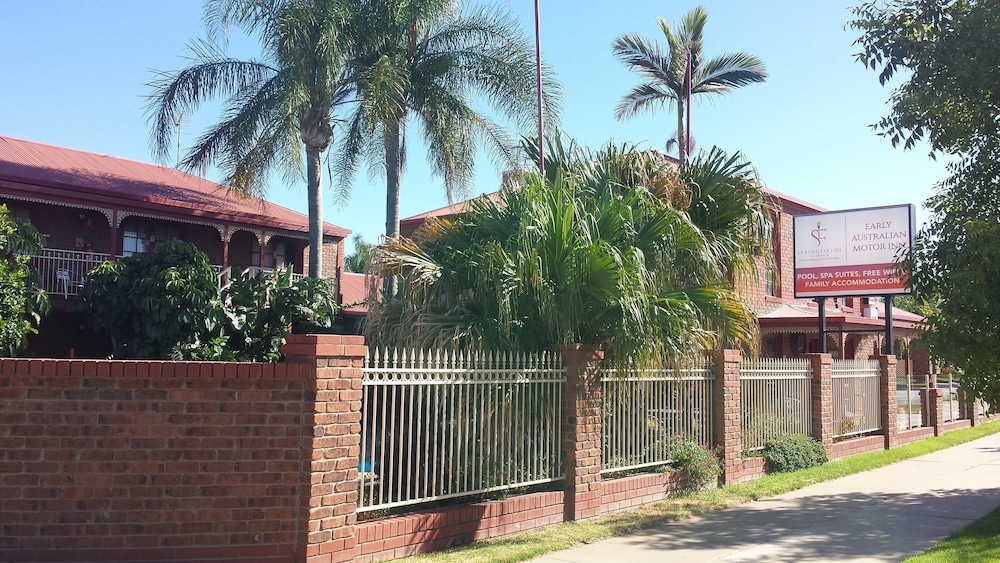 Front of property, Early Australian Motor Inn