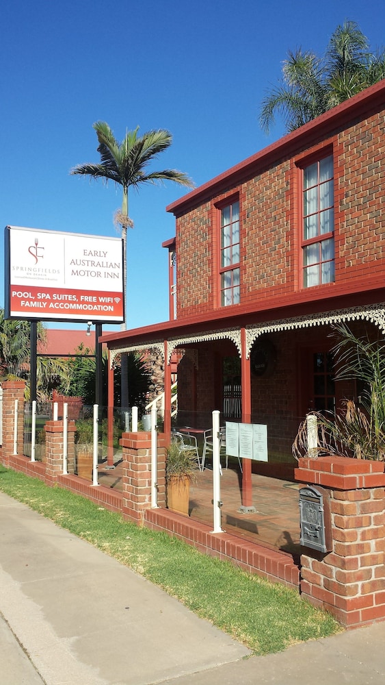 Front of property, Early Australian Motor Inn