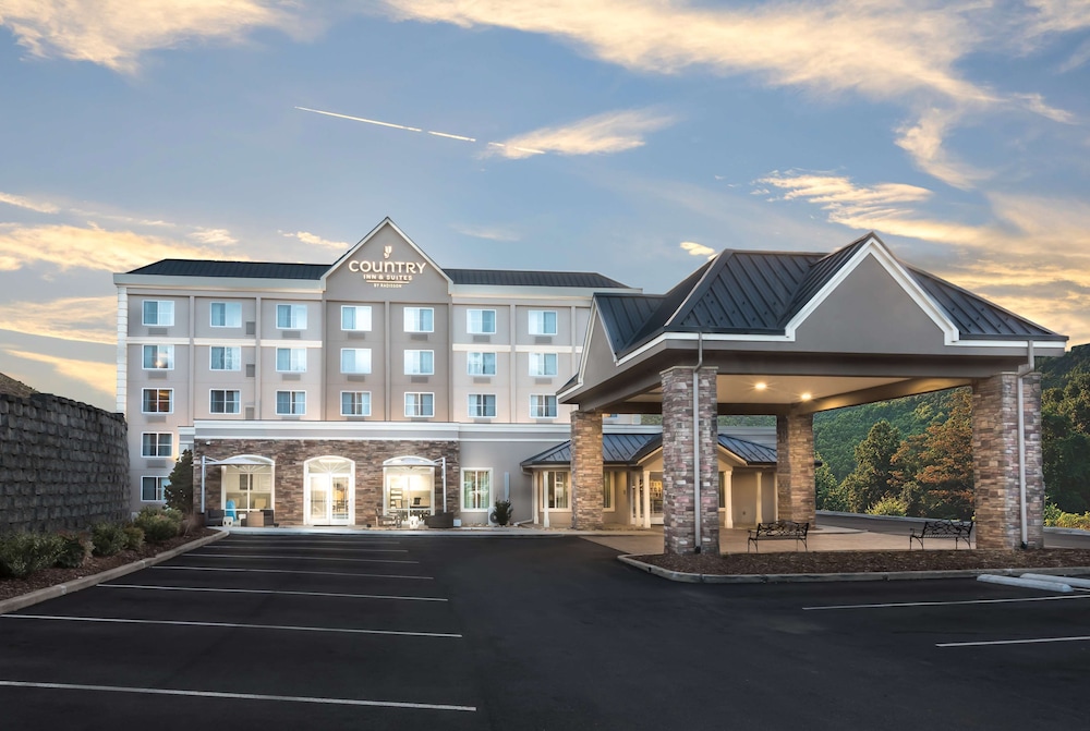 Primary image, Country Inn & Suites by Radisson, Asheville Downtown Tunnel Road, NC