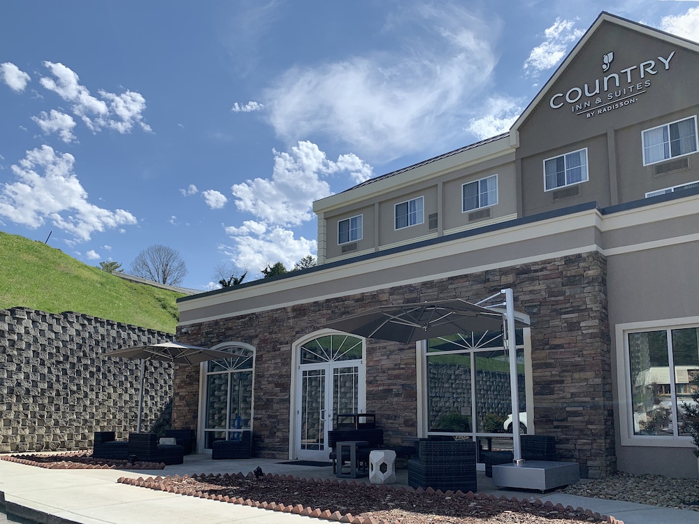 Country Inn & Suites by Radisson, Asheville Downtown Tunnel Road, NC