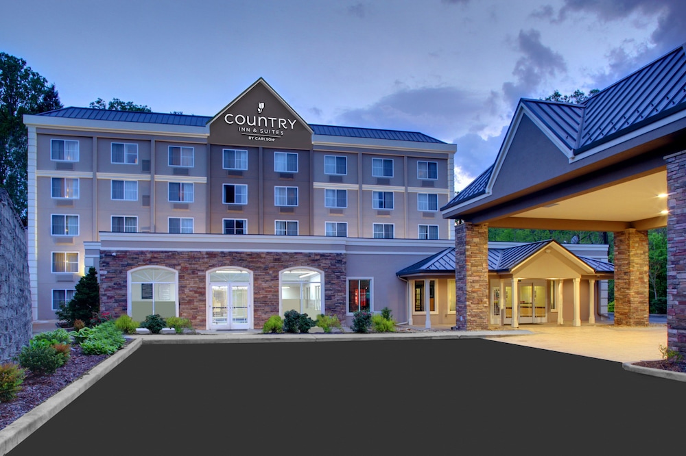 Front of property, Country Inn & Suites by Radisson, Asheville Downtown Tunnel Road, NC