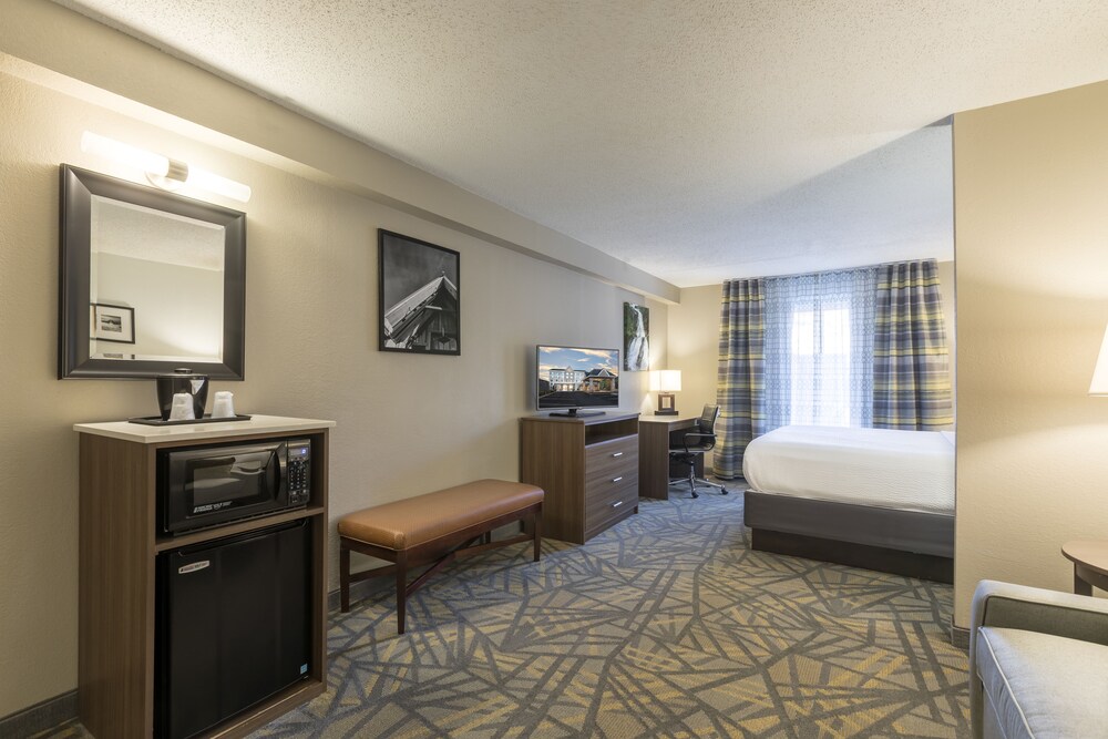 Room, Country Inn & Suites by Radisson, Asheville Downtown Tunnel Road, NC