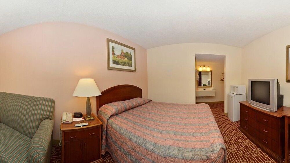 Econo Lodge Colonial Heights I-95