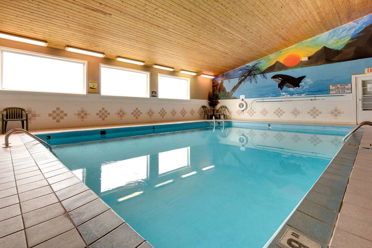 Above ground swimming pool Above ground swimming pool