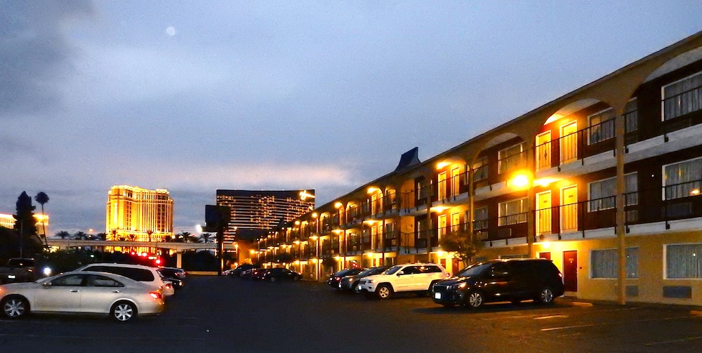 t mardi gras hotel