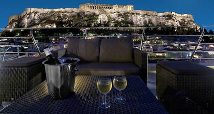 Plaka Hotel